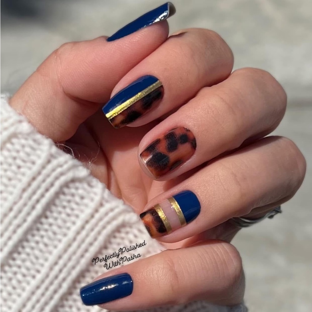*Exclusive* Color Street: Open Book | Deep Navy Blue Split Strip Fall Winter - Picture 7 of 16